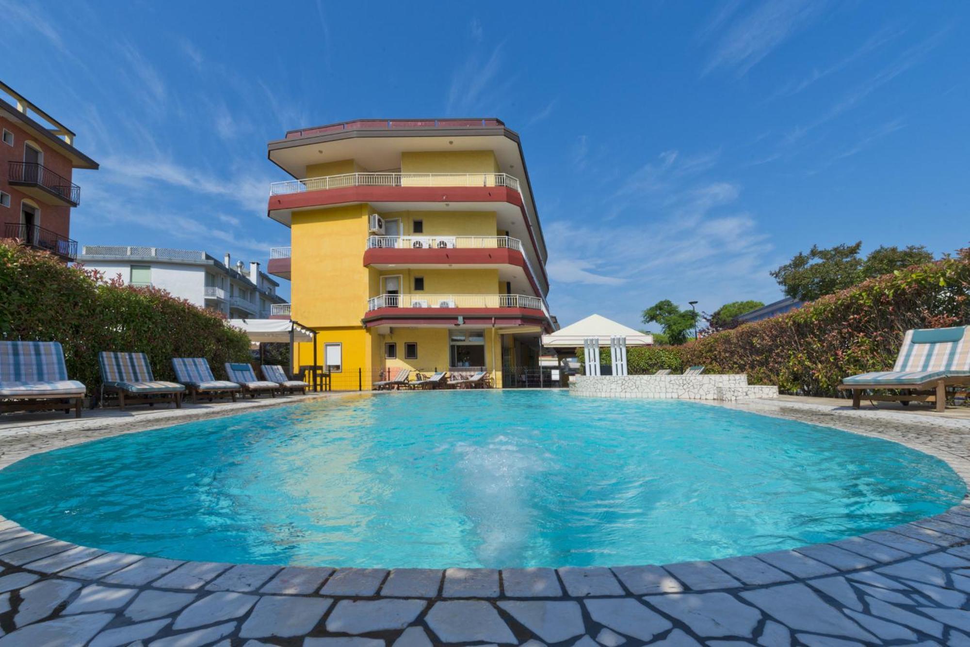 Hotel Corallo エラクレア・マーレ エクステリア 写真